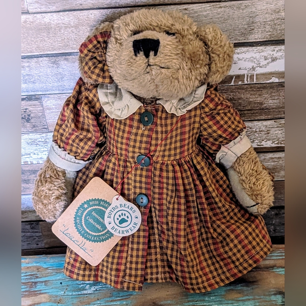 Hard to Come By Boyds Bears "Louella" TJ's Best Dressed Series #91242